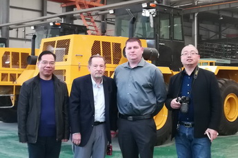 沖擊壓路機(jī)牽引車(chē) 沖擊壓路機(jī)牽引車(chē)