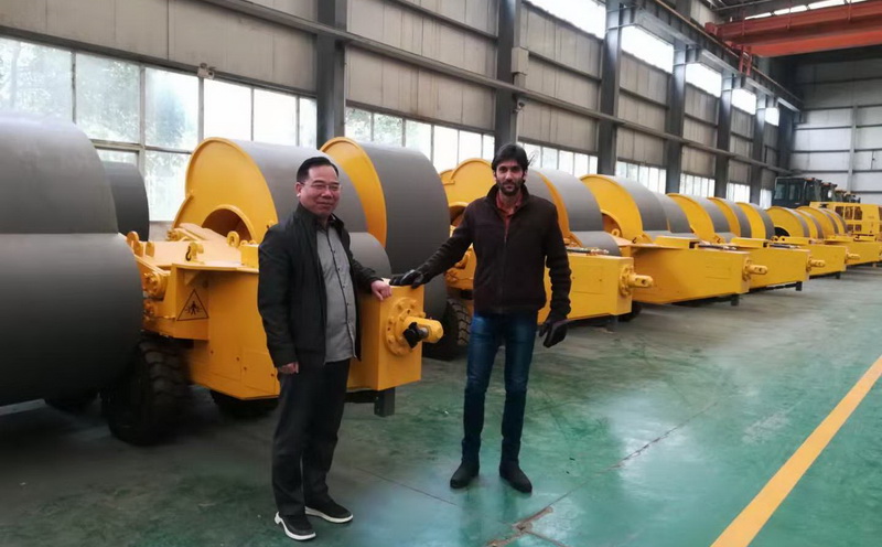 沖擊碾壓路機(jī) 沖擊碾壓路機(jī)