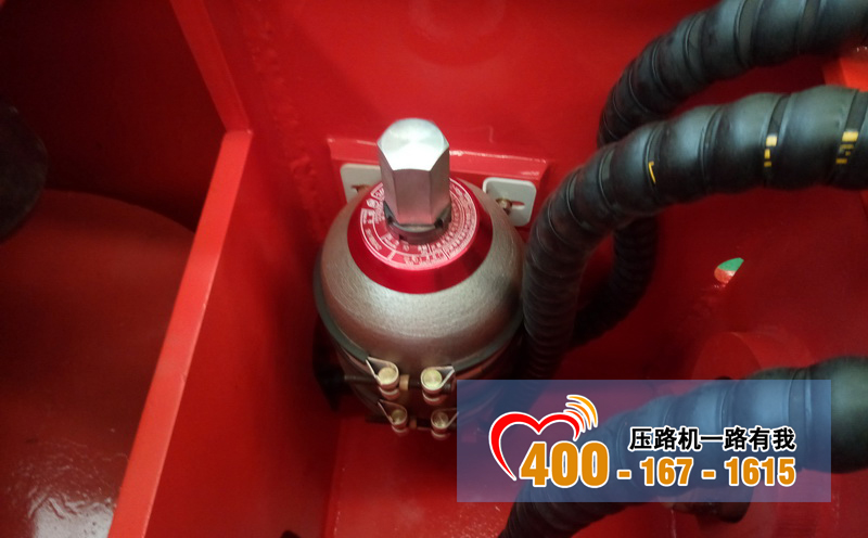 沖擊式壓路機(jī)蓄能器 沖擊式壓路機(jī)蓄能器
