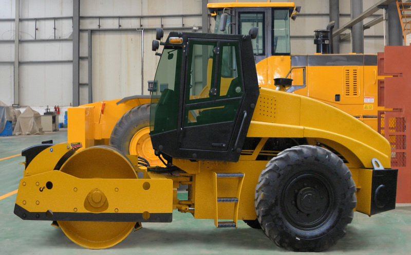 振動壓路機(jī) 振動壓路機(jī)