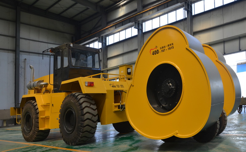 山島沖擊壓路機(jī) 山島沖擊壓路機(jī)