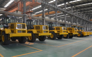 沖擊壓路機牽引車 沖擊壓路機牽引車