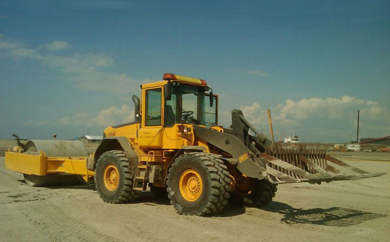 拖式振動壓路機(jī) 拖式振動壓路機(jī)