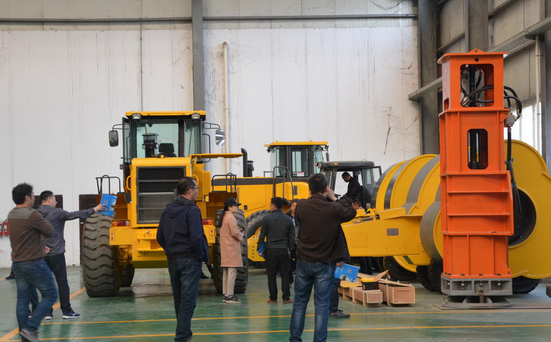 液壓夯實(shí)機(jī)廠家 液壓夯實(shí)機(jī)廠家