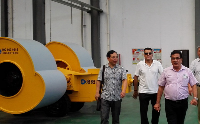 沖擊式壓路機(jī)出口 沖擊式壓路機(jī)出口