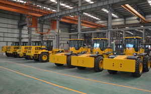 沖擊壓路機牽引車圖片 沖擊壓路機牽引車圖片