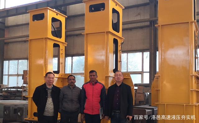 甘肅裝載機(jī)液壓夯實(shí)機(jī) 甘肅裝載機(jī)液壓夯實(shí)機(jī)