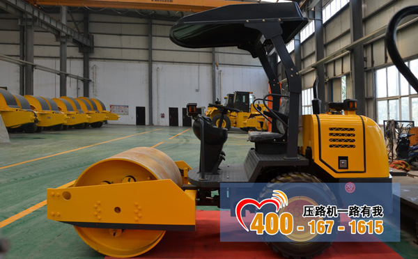 LSS203型3噸壓路機(jī)