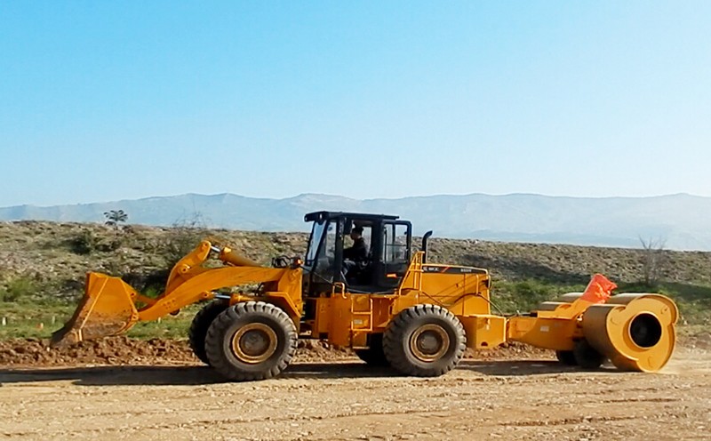 沖擊壓路機(jī) 沖擊壓路機(jī)