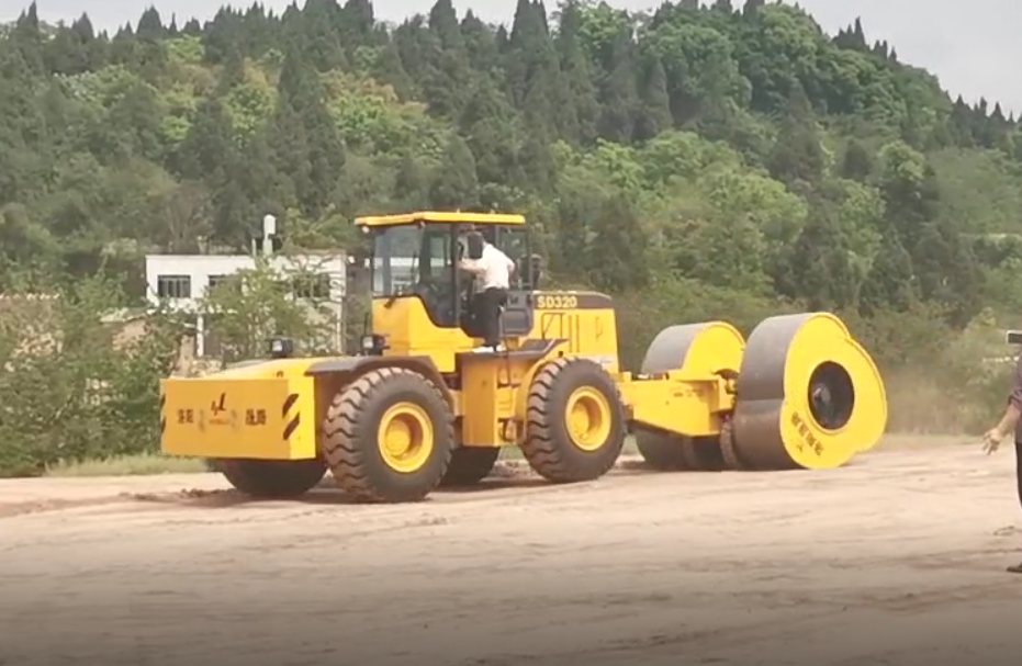 沖擊壓路機(jī) 沖擊壓路機(jī)