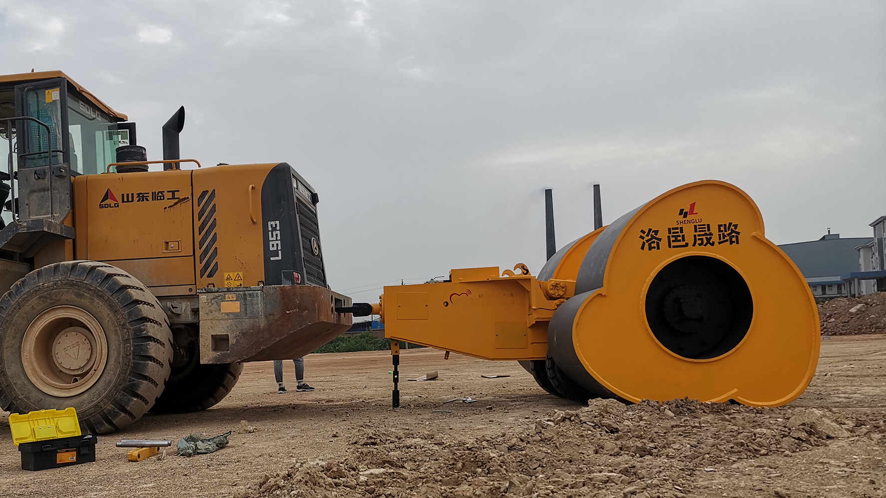 裝載機沖擊壓路機 裝載機沖擊壓路機